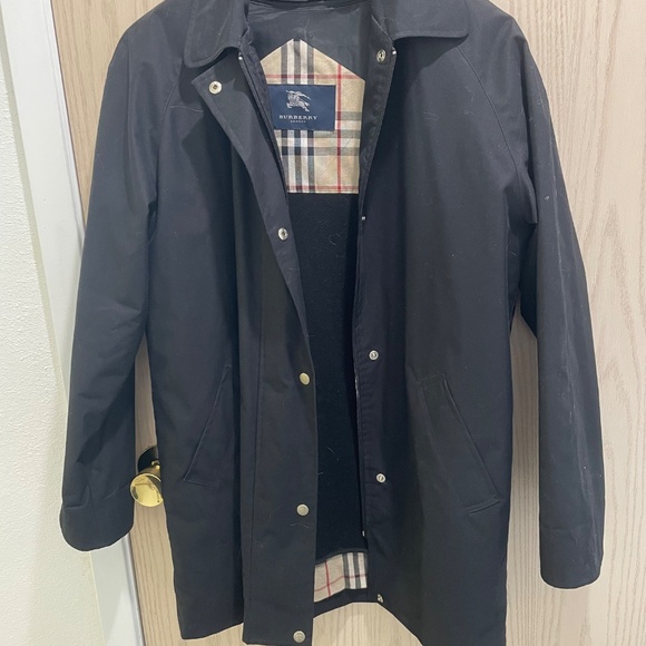 Burberry Women’s Trench Jacket with detachable hood and liner - Picture 4 of 4